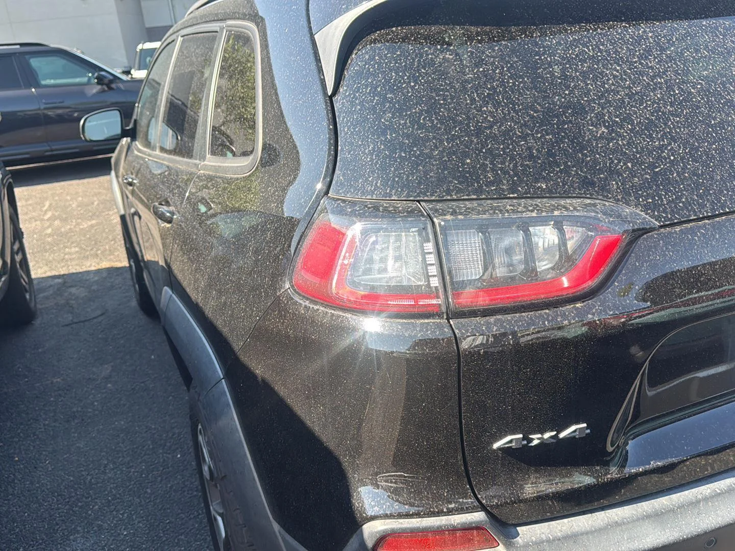 Used 2020 Diamond Black Crystal Pearlcoat Jeep Trailhawk image 6