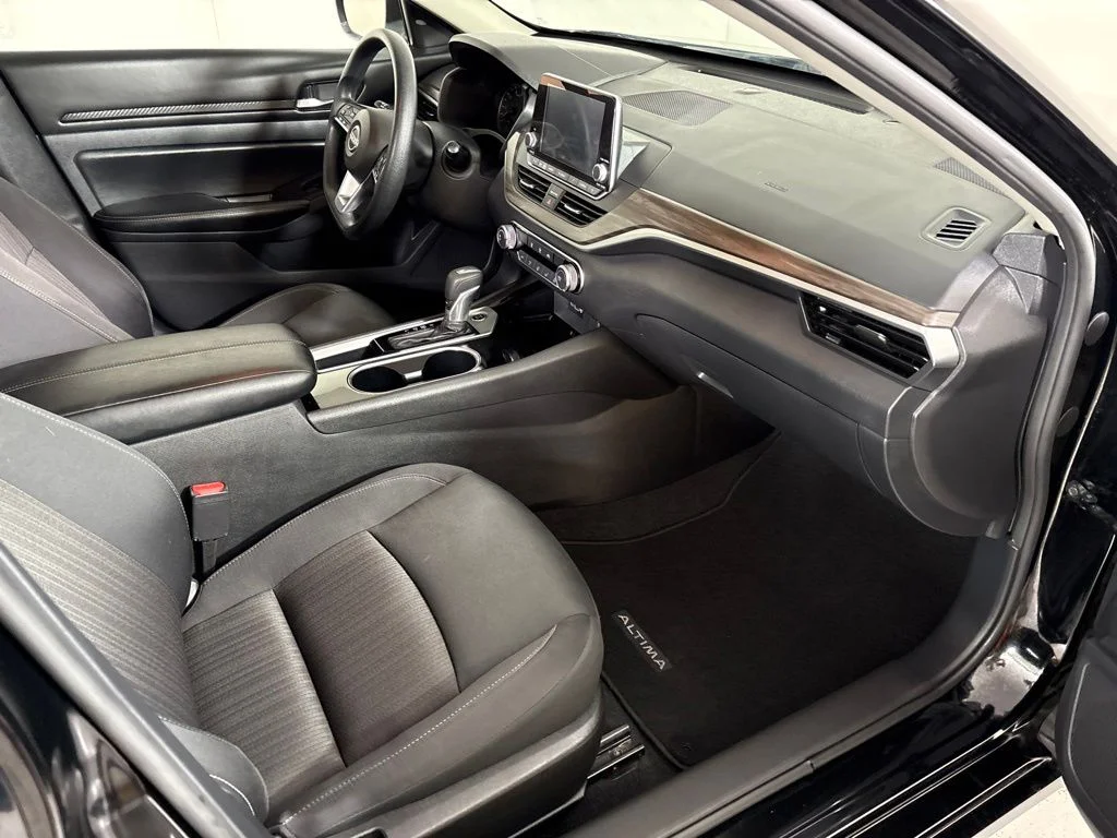 Used 2024 Black Nissan 2.5 SV image 20