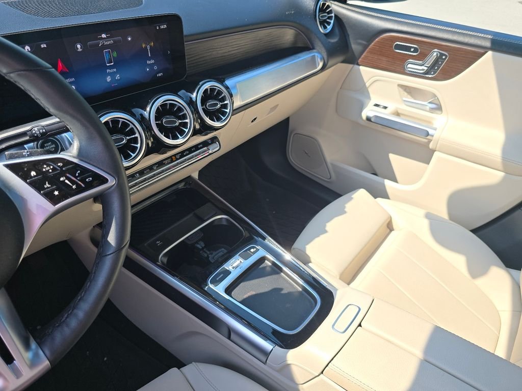 Certified Used 2025 Polar White Mercedes-Benz GLB 250 image 28