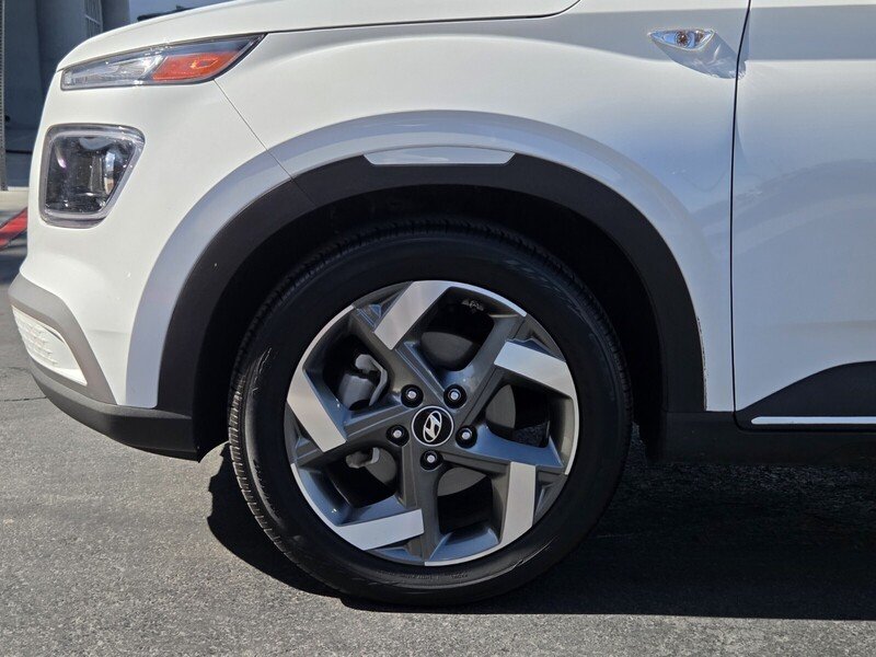 Used 2022 White Hyundai Limited image 9