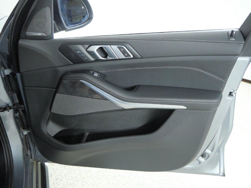 Certified Used 2025 Skyscraper Grey Metallic BMW xDrive40i image 23
