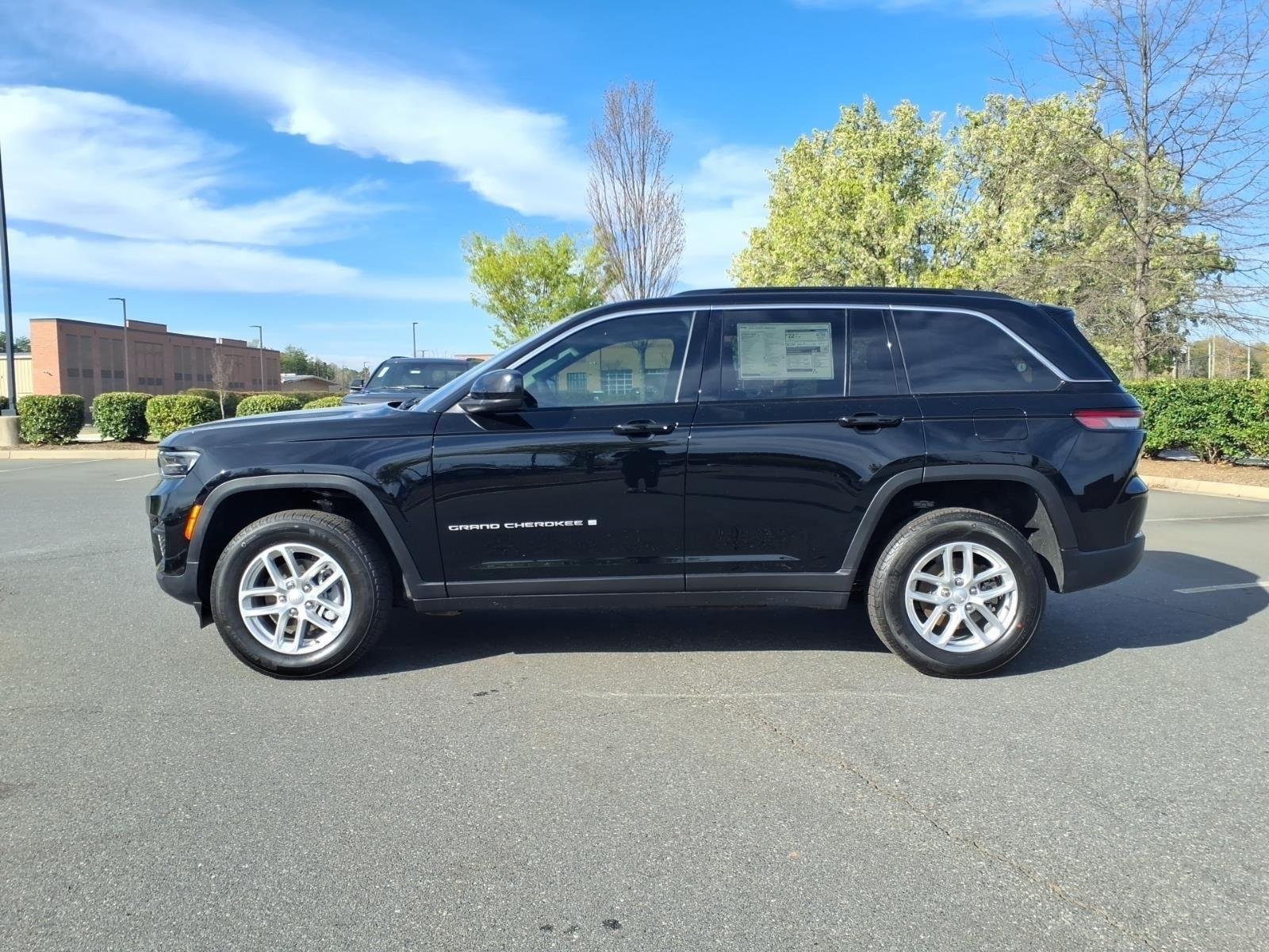 New 2026 Diamond Black Crystal Pearlcoat Jeep Laredo image 3