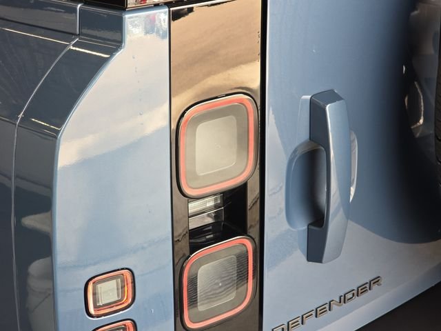 New 2026 Tasman Blue Land Rover X-Dynamic SE image 23