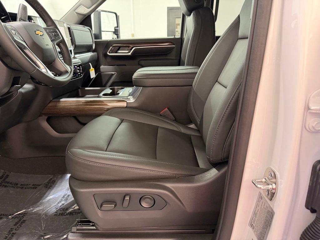 2026 Chevrolet Silverado 3500 HD LT - Photo 28