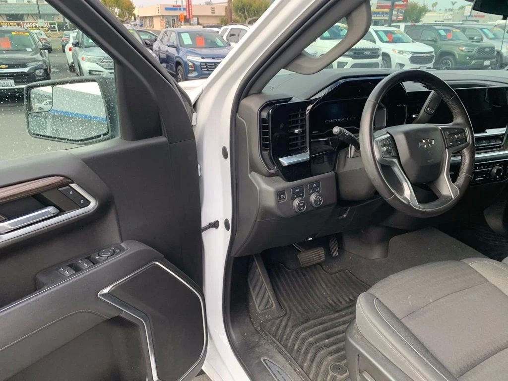 Used 2022 White Chevrolet RST image 10
