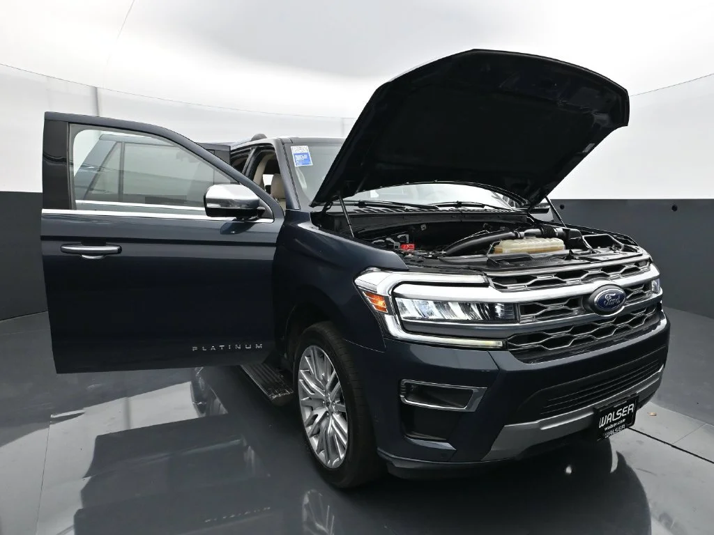 Used 2024  Ford Platinum image 40