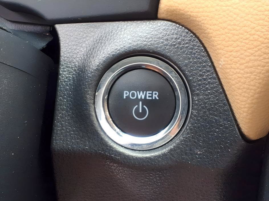 Used 2023 Ice Cap Toyota Hybrid XLE image 23