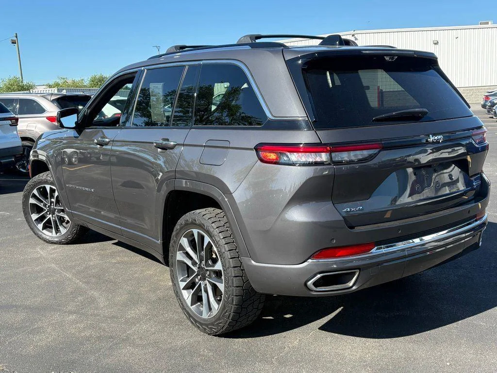 Used 2024 Baltic Gray Metallic Clearcoat Jeep Overland image 5