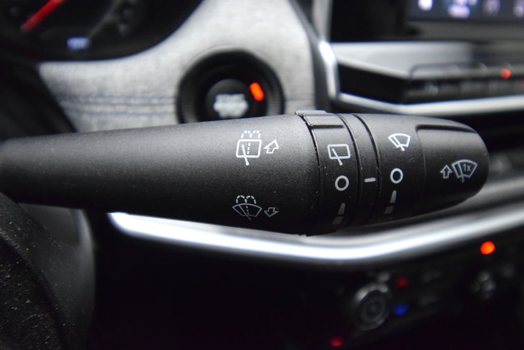 Used 2022 Black Jeep Latitude image 28