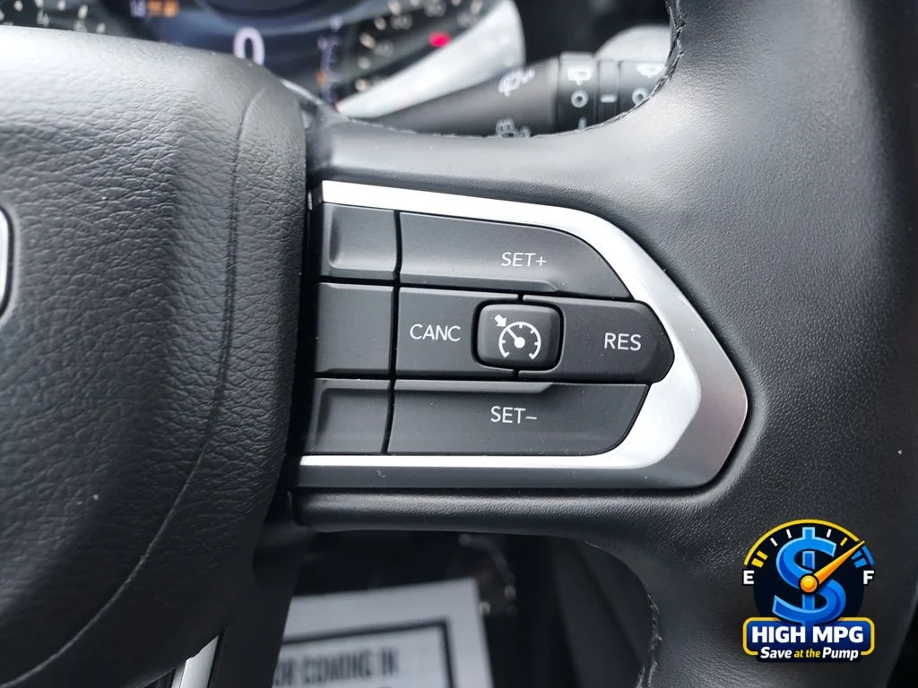 Used 2022 Gray Jeep Latitude Lux image 22