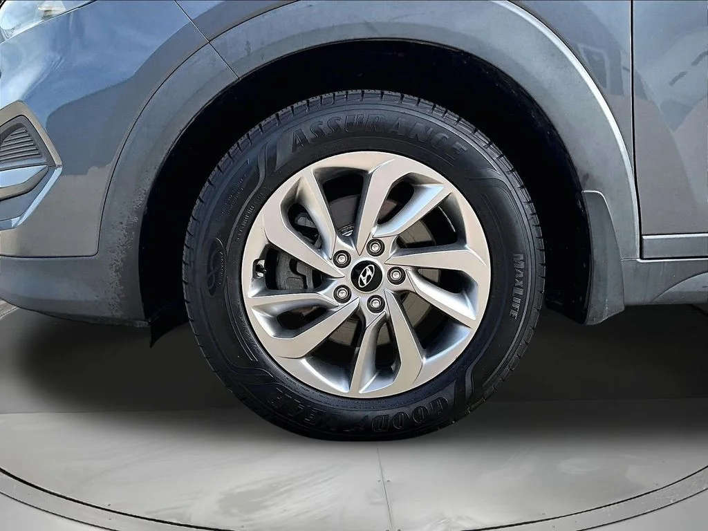 Used 2018 Gray Hyundai SE image 35