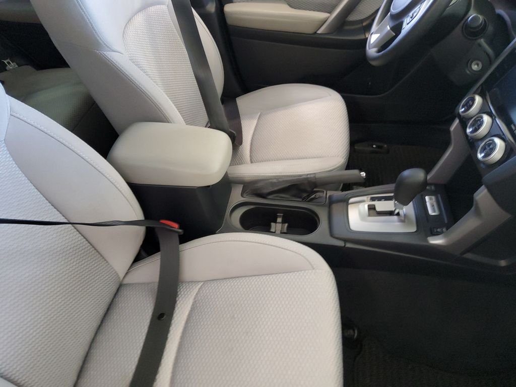 Used 2018 Silver Subaru 2.5i Premium image 14