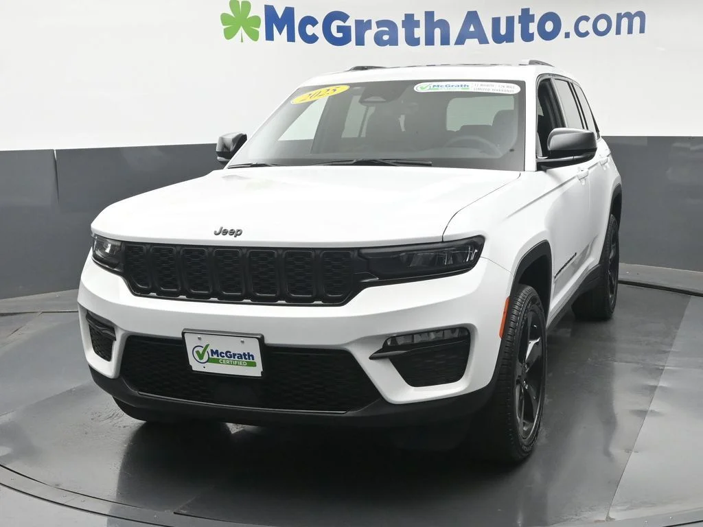Used 2025 White Jeep Limited image 27