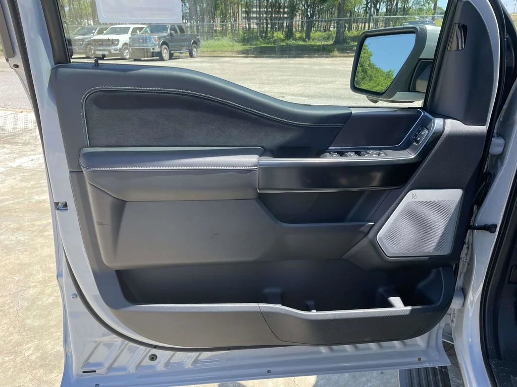 New 2026 White Ford Platinum image 15