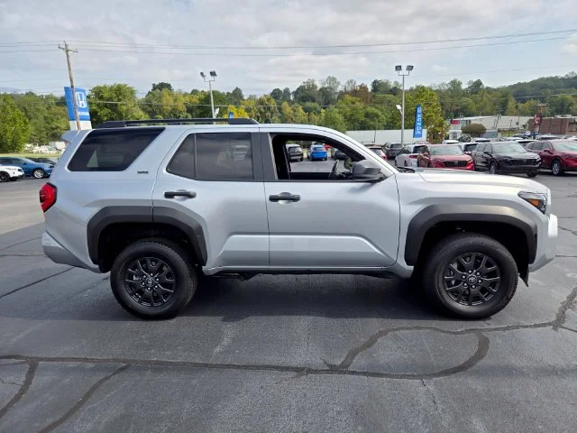 Used 2025 Silver Toyota SR5 image 9