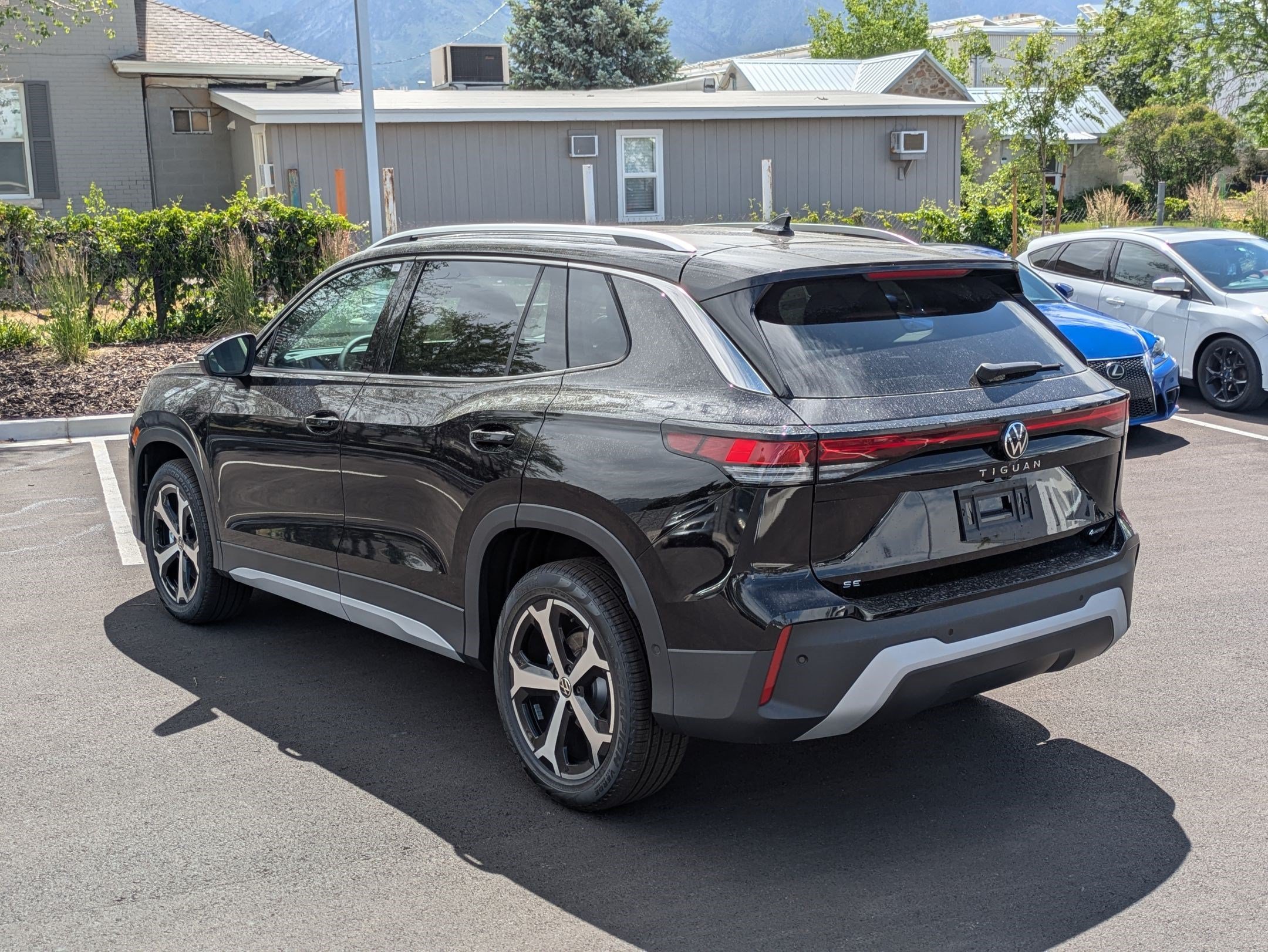 New 2026 Deep Black Pearl Volkswagen SE image 5