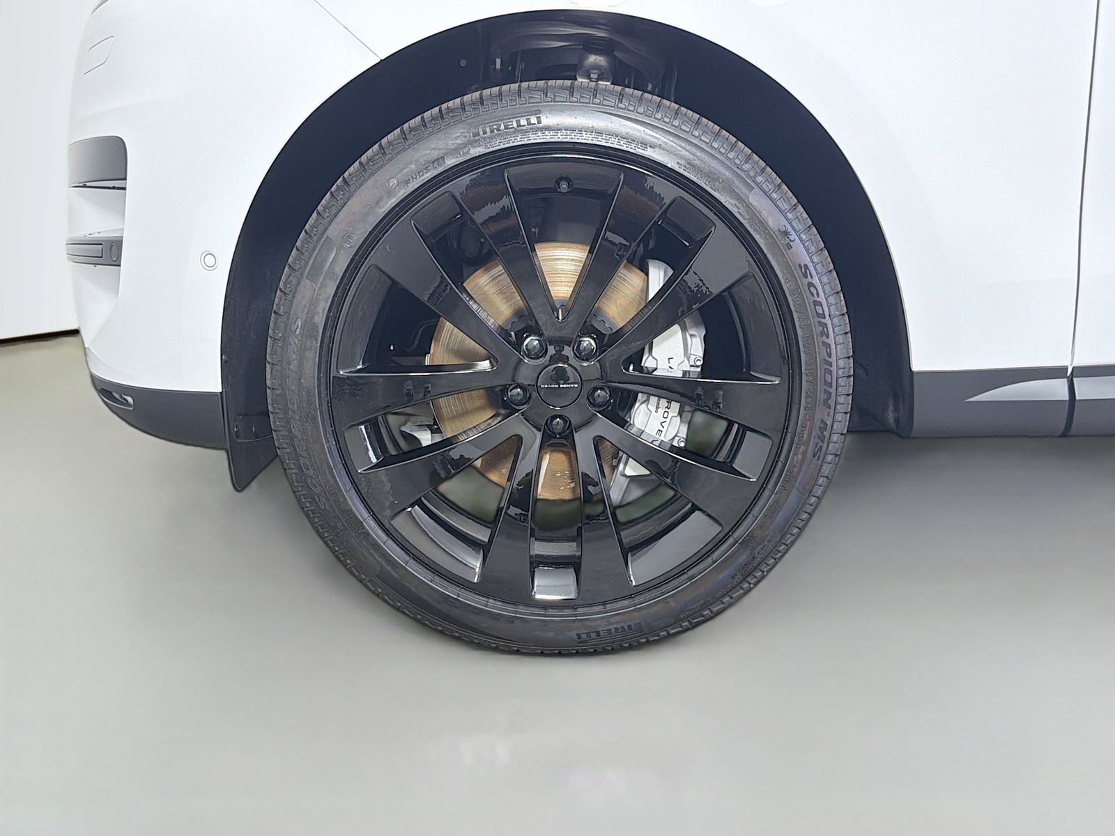New 2026 Fuji White Land Rover SE image 36