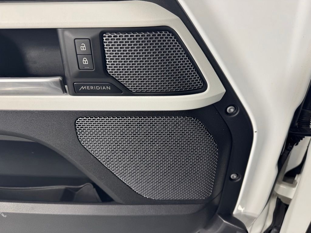 Used 2022 White Land Rover Standard image 20