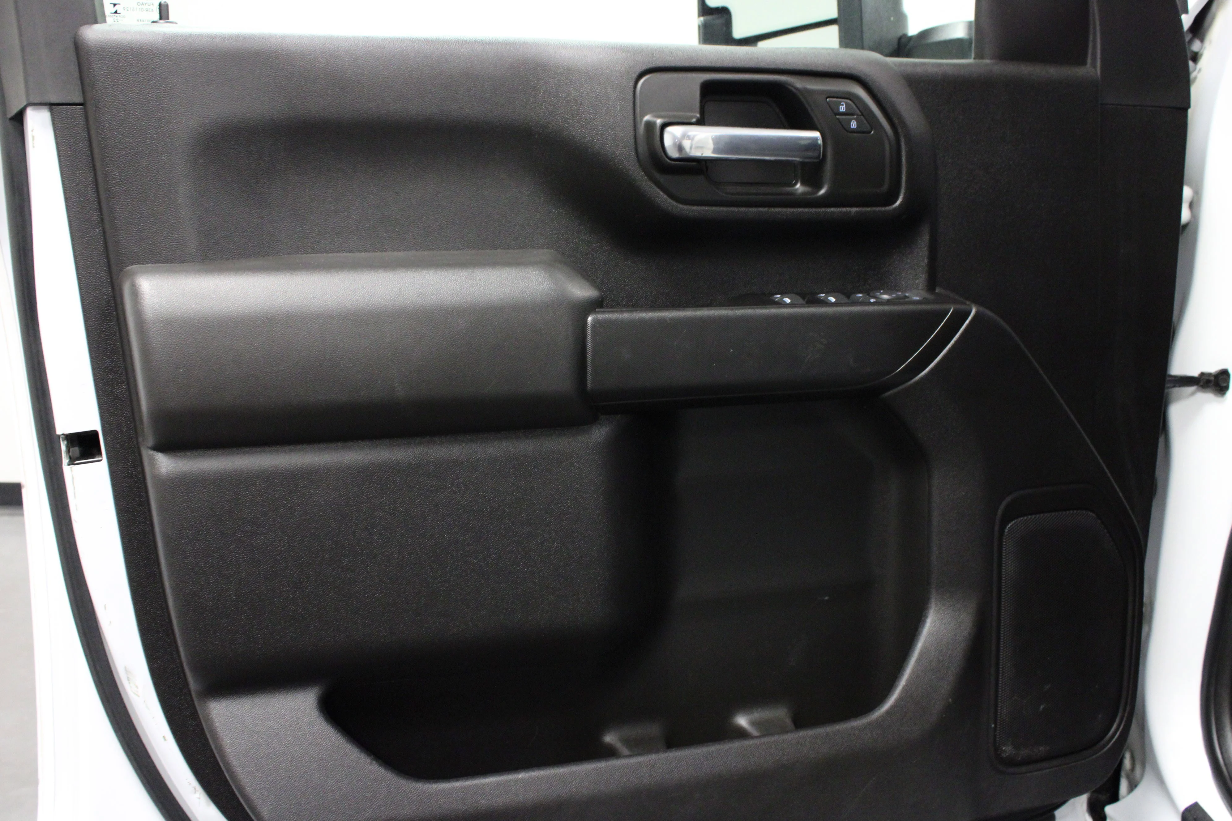 Used 2022 Summit White Chevrolet Custom image 11