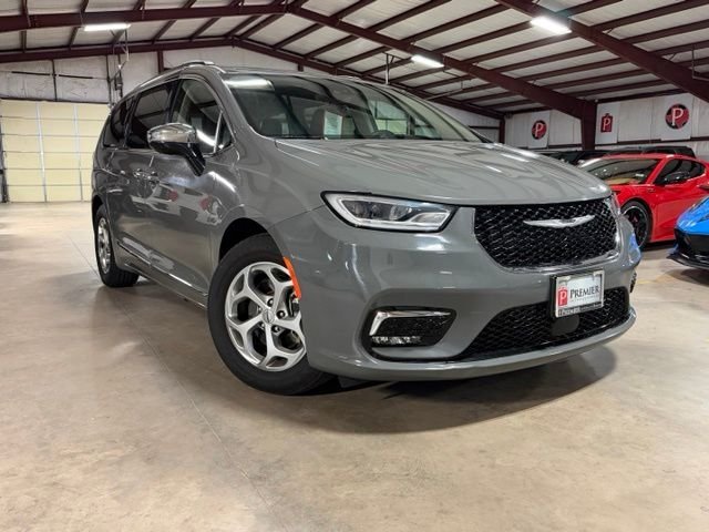 Pre-Owned 2023 Chrysler Pacifica Limited FWD 4D Passenger Van