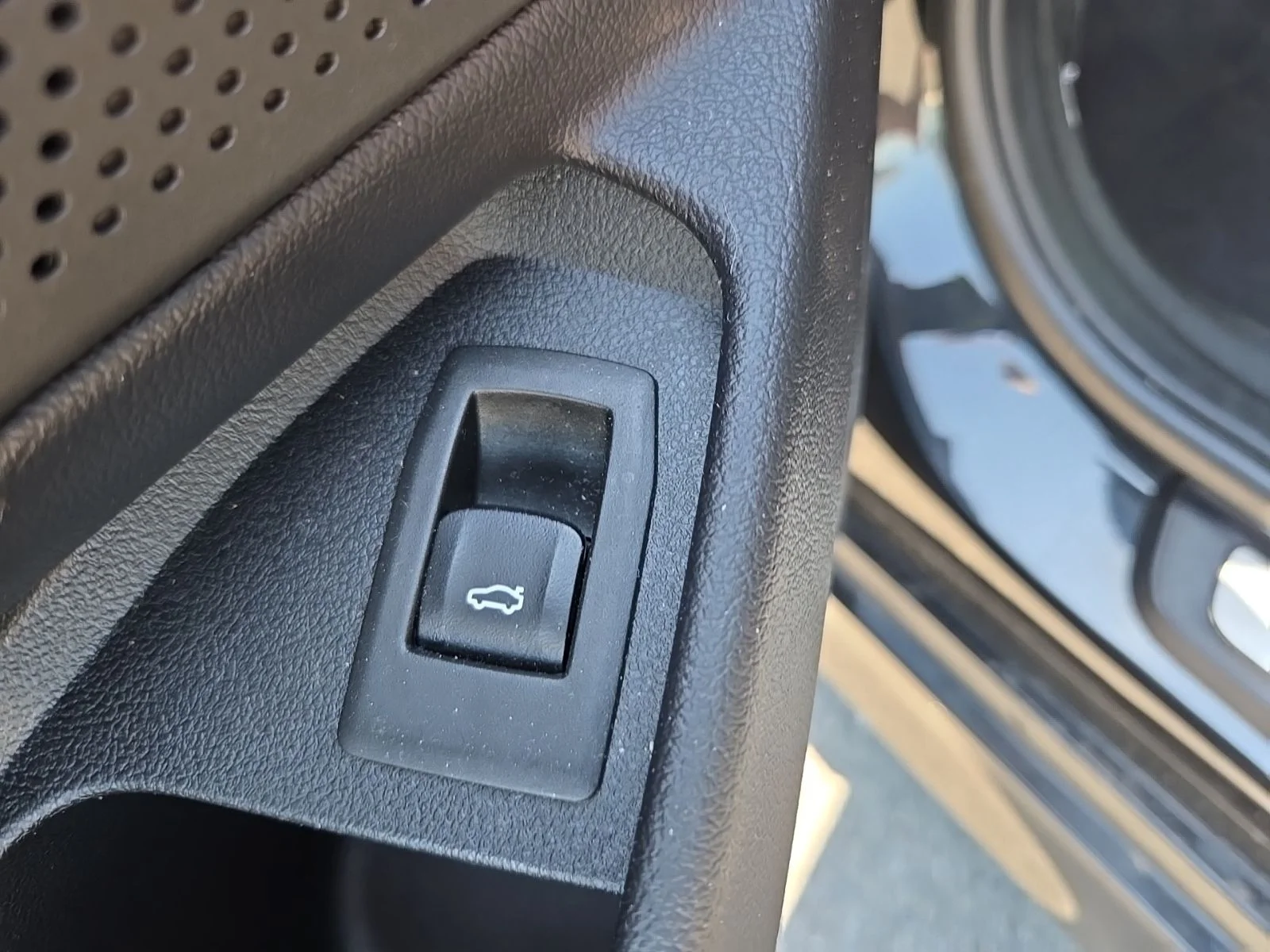 Used 2023 Black BMW 330i xDrive image 23