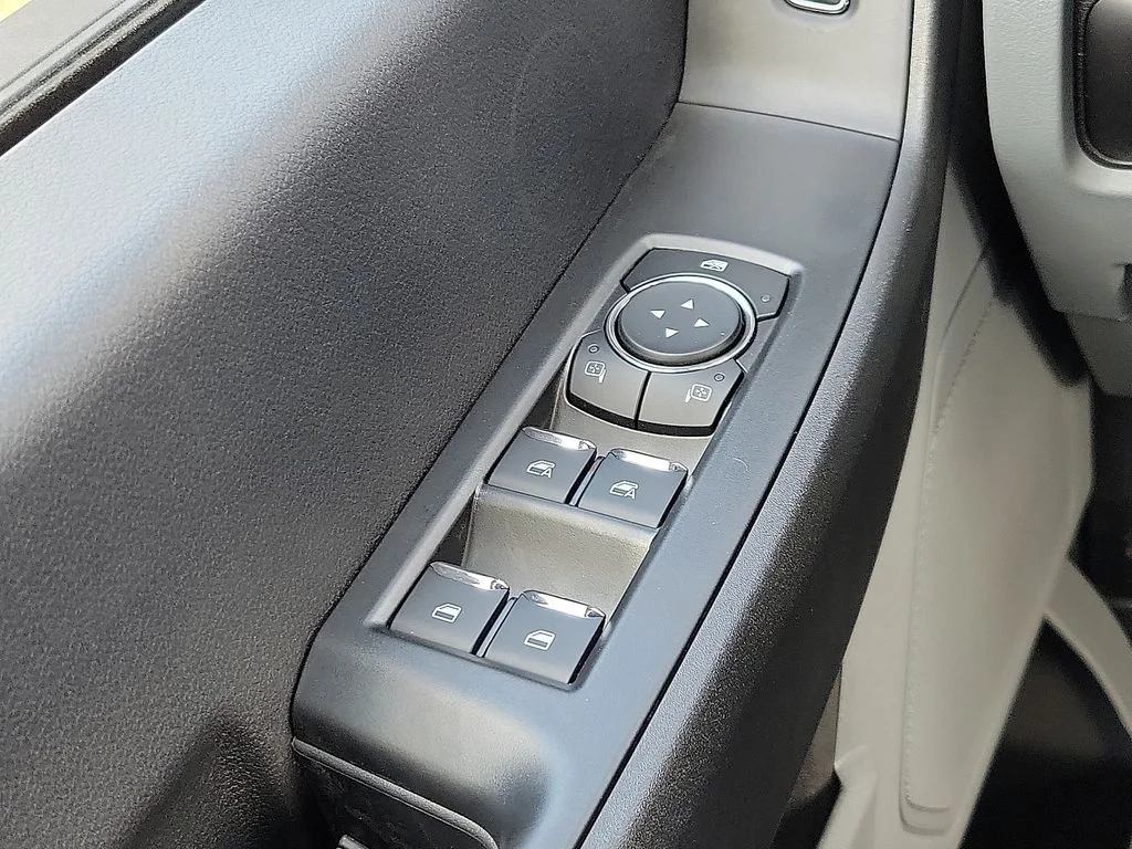 New 2026 Oxford White Ford F-550® XL image 10