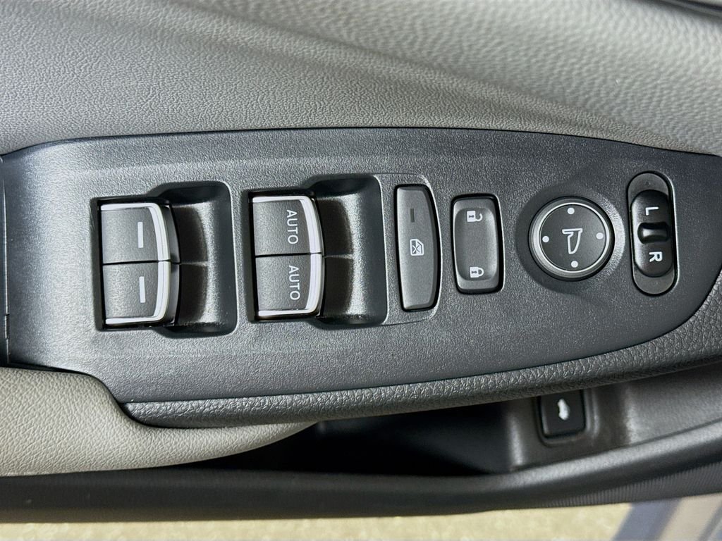Used 2020 Lunar Silver Metallic Honda LX image 18