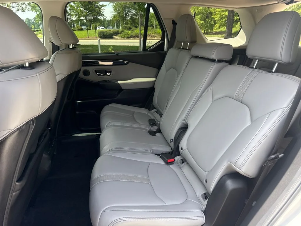 Certified Used 2025 Platinum White Pearl Honda AWD EX-L image 32