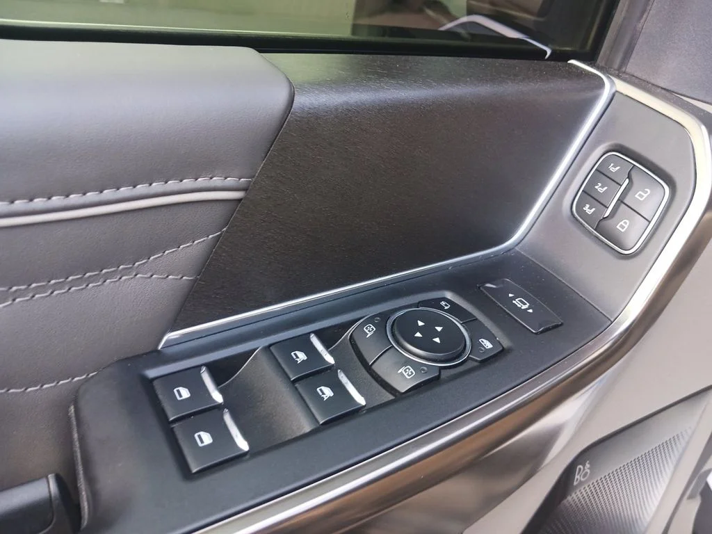 Used 2025 Black Ford Platinum image 34