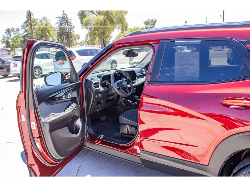 Used 2025 Crimson Metallic Chevrolet LT image 23