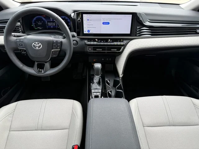 Used 2025  Toyota XLE image 20