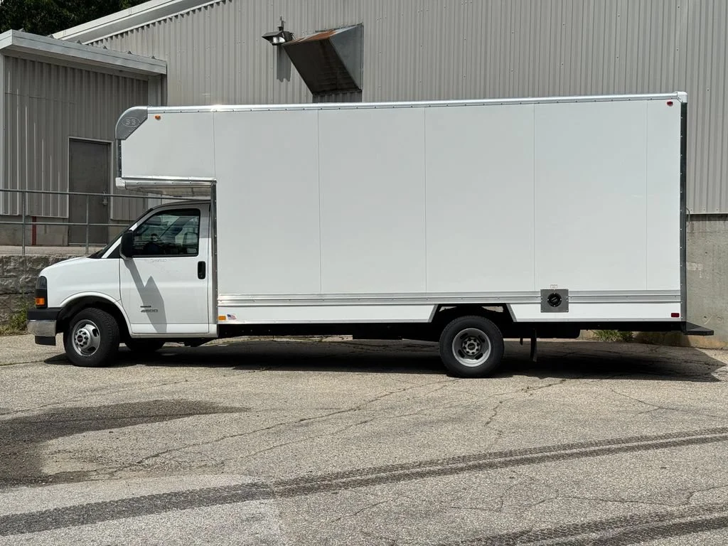New 2026 Summit White GMC 2WT image 5