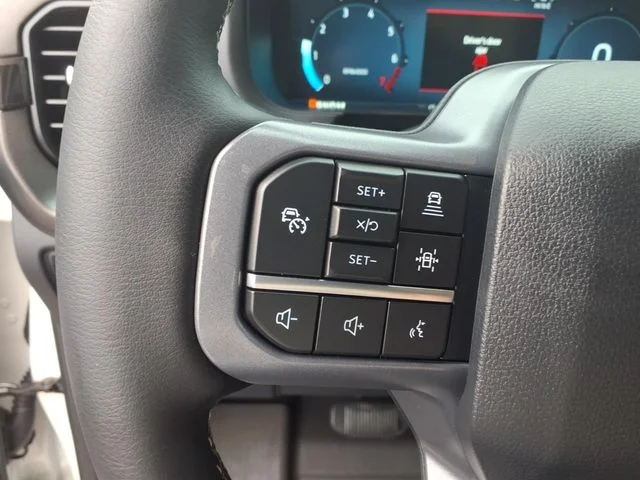 Used 2025 White Metallic Ford Lariat image 9