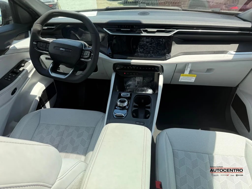 New 2026 Diamond Black Crystal Pearl Coat Jeep  image 4