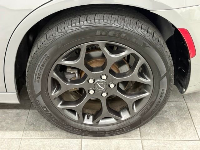 Used 2019 White Chrysler S image 7