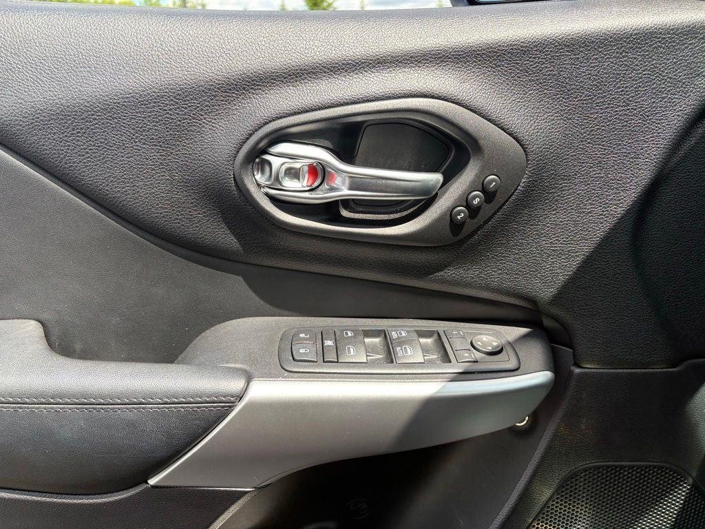 Used 2017 Deep Cherry Red Crystal Pearlc Jeep Overland image 9