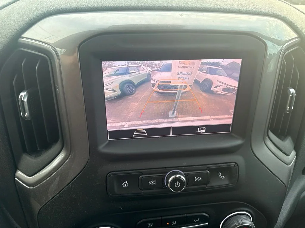 Used 2022 White Chevrolet Custom image 13