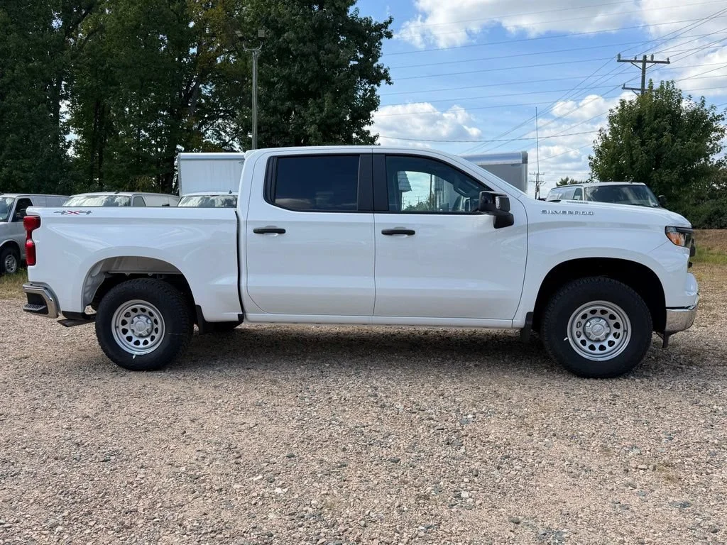 New 2026 Summit White Chevrolet WT image 3