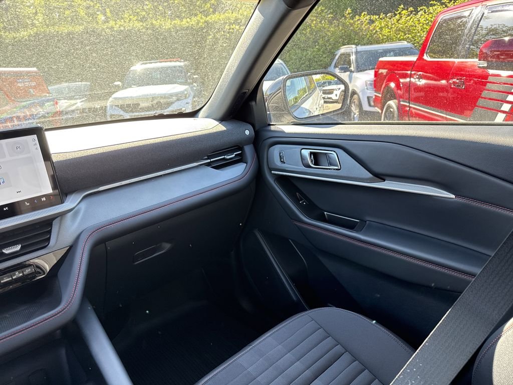 New 2026 Space White Metallic Ford ST-Line image 15