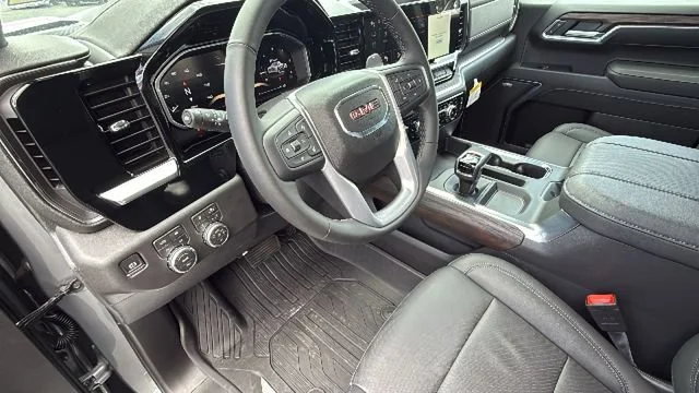 2026 GMC Sierra 1500 SLT - Photo 10
