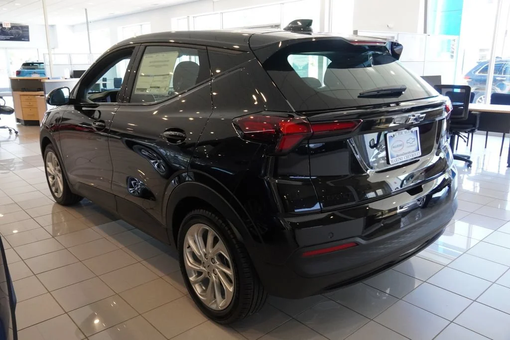 New 2027 Mosaic Black Metallic Chevrolet LT image 2