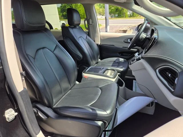 Used 2023 Black Chrysler Touring L image 21