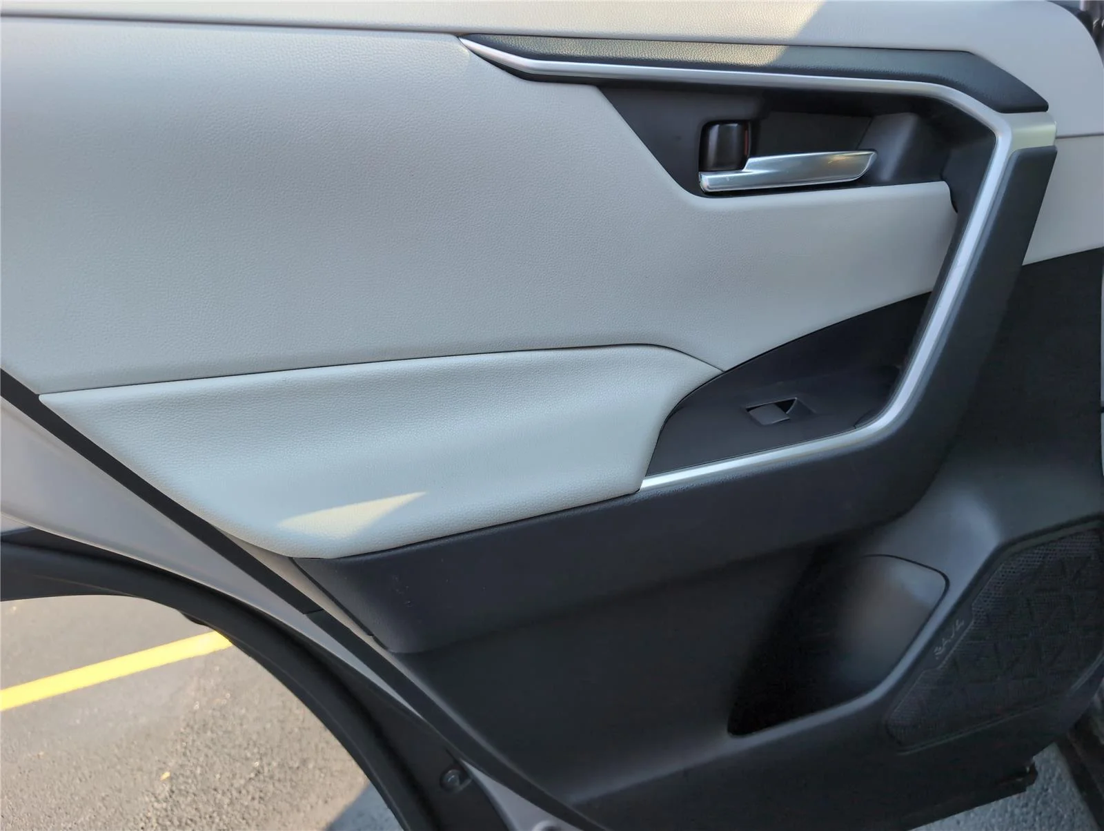 Used 2020 Silver Sky Metallic Toyota XLE image 37