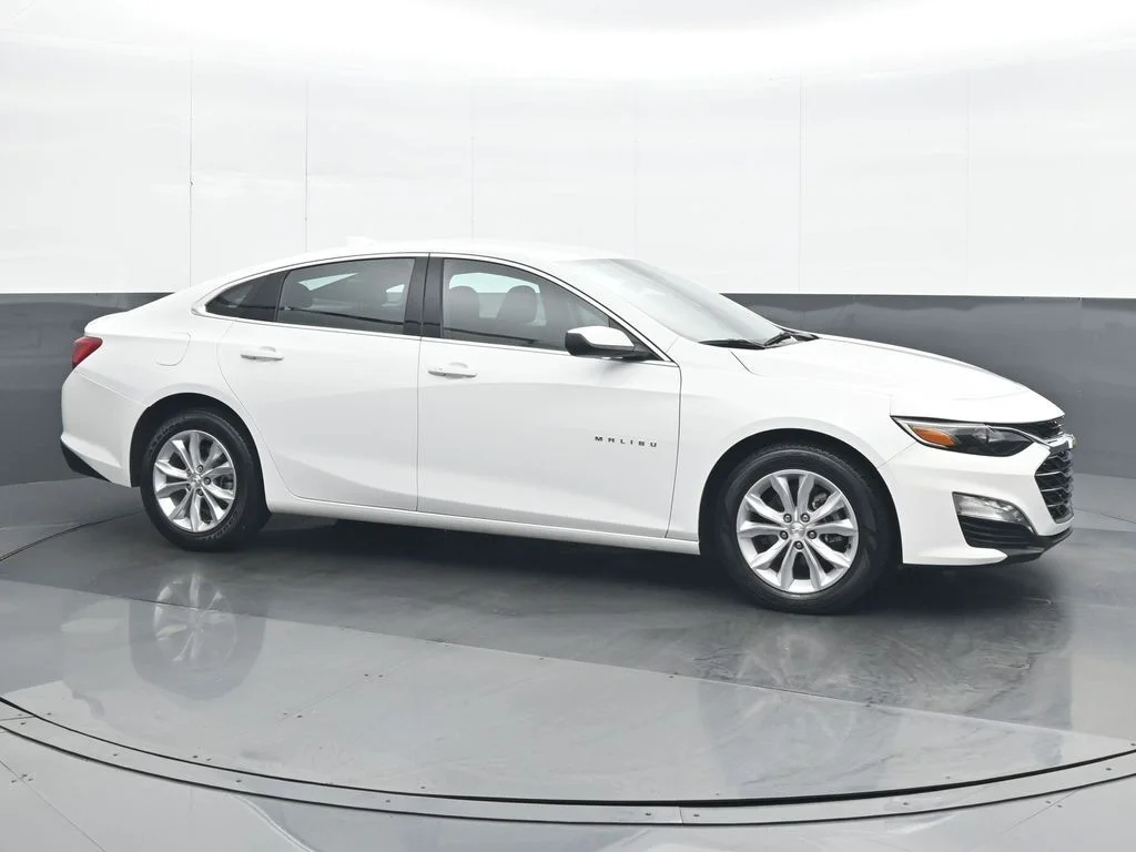 Used 2025 White Chevrolet LT image 8