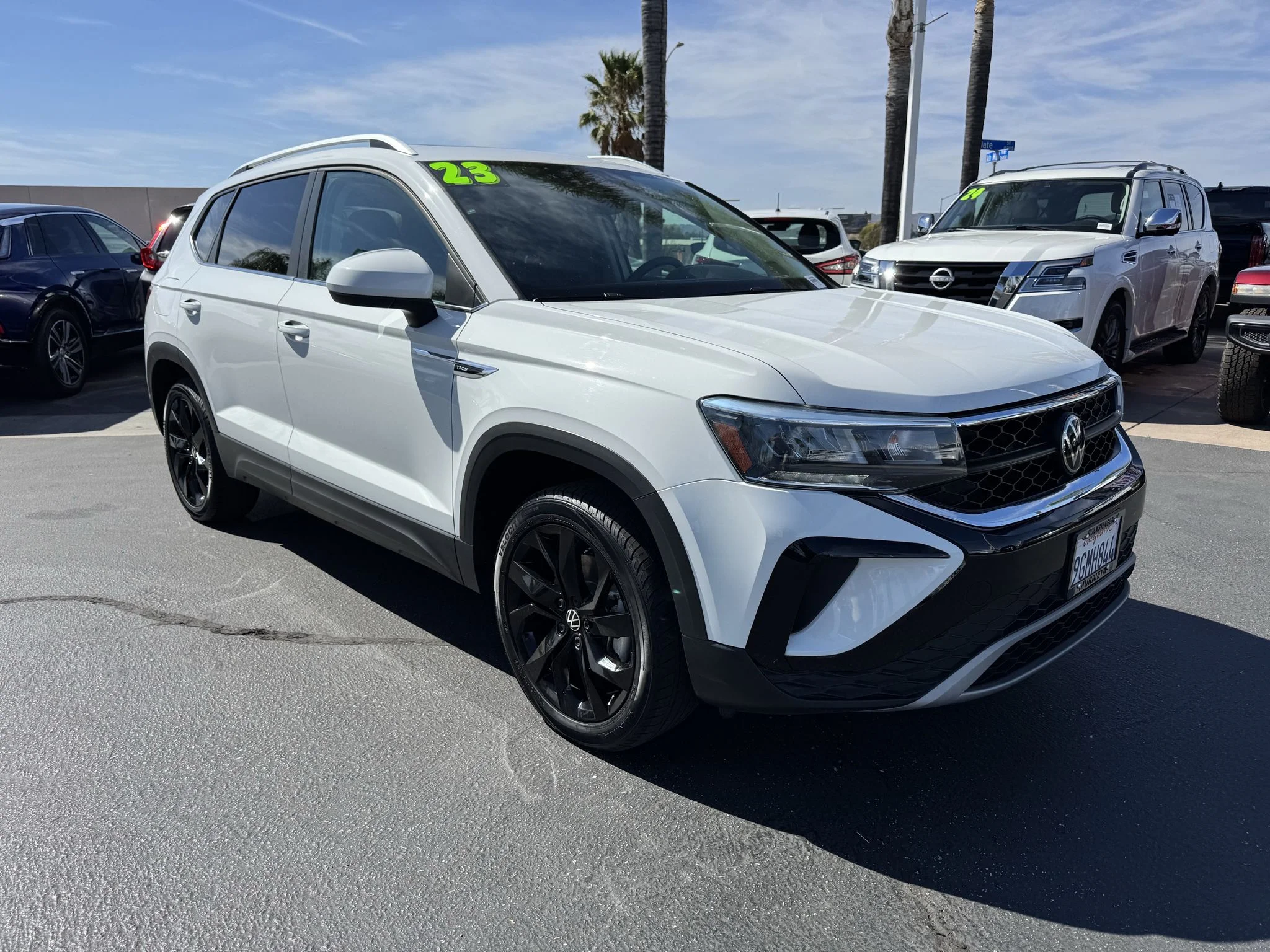 Used 2023 Pure White Volkswagen SE image 1