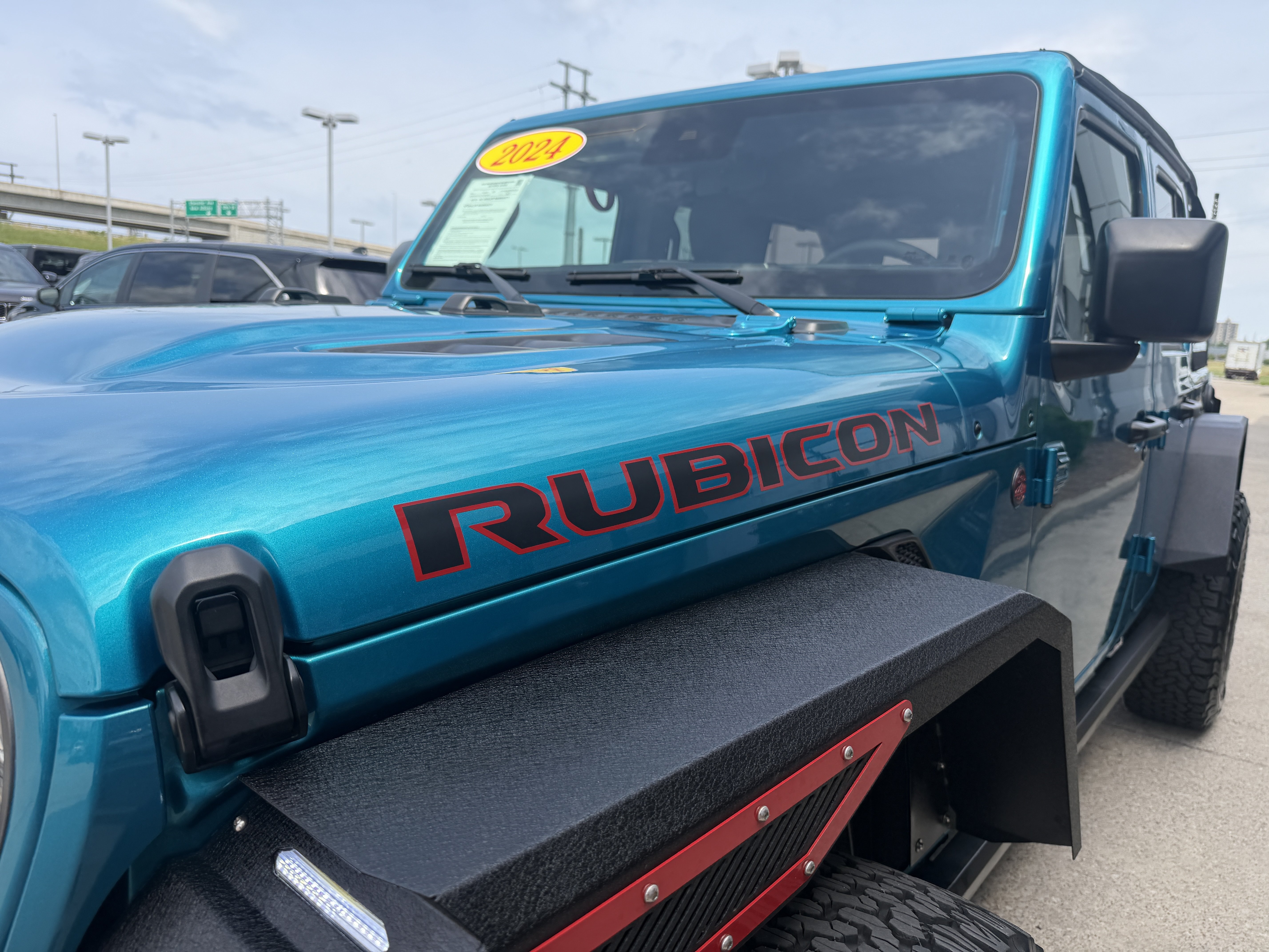 Used 2024 Bikini Pearl Coat Jeep Rubicon image 18