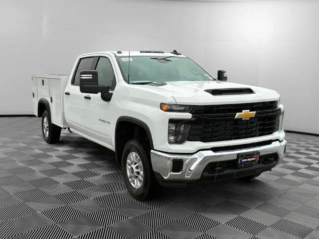 New 2026 Summit White Chevrolet WT image 7