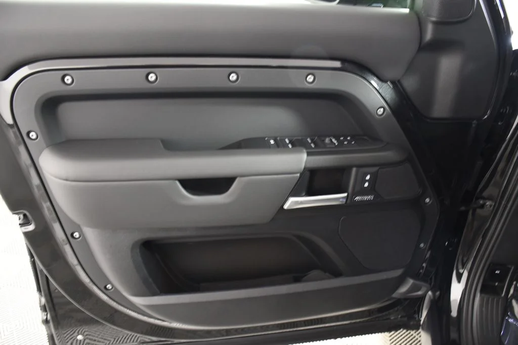 New 2026 Santorini Blk Land Rover X image 14