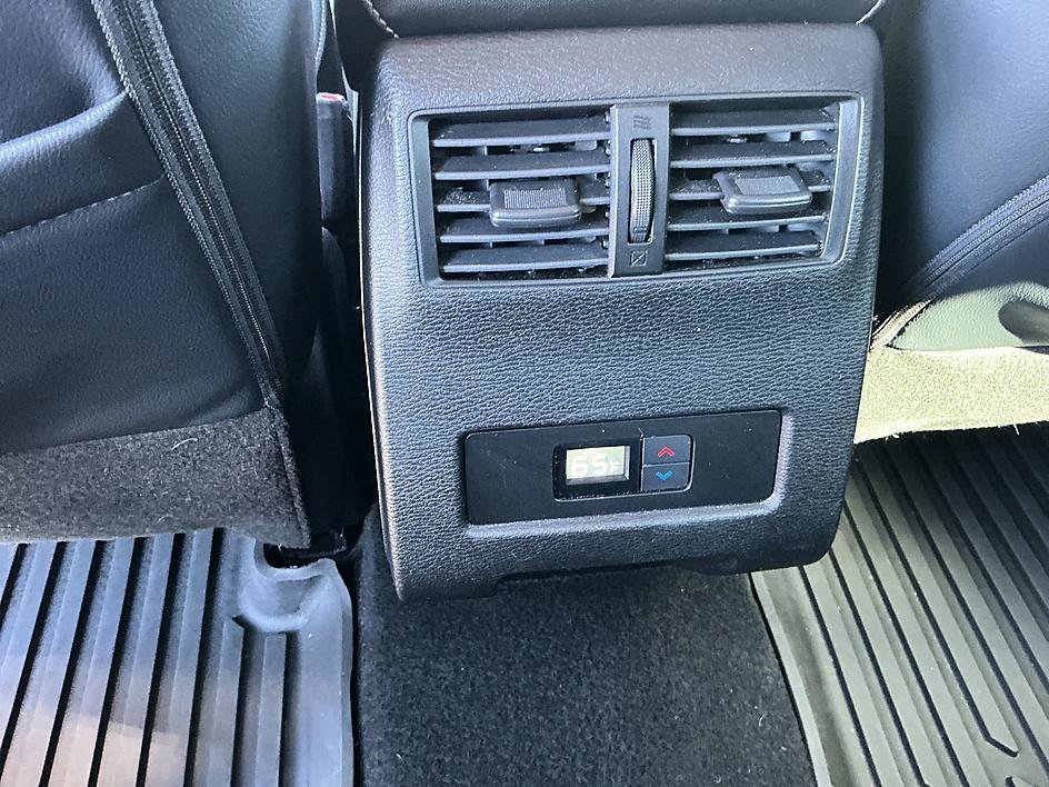 Used 2022 Silver Mitsubishi SEL image 26