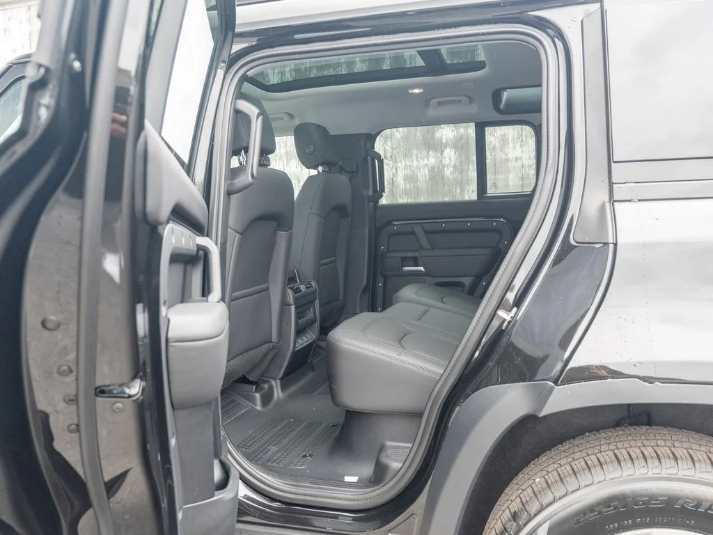 New 2026 Santorini Black Land Rover S image 21